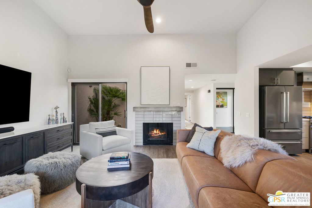 300 E Tiffany Circle, Palm Springs