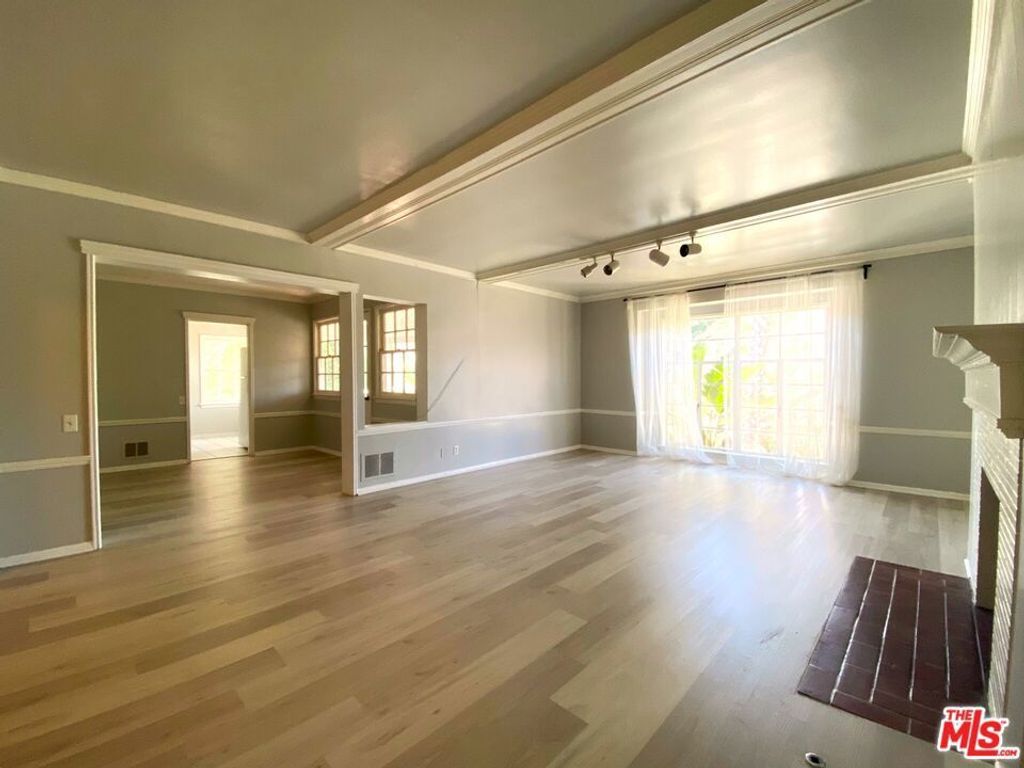 10682 Kinnard Avenue, Los Angeles