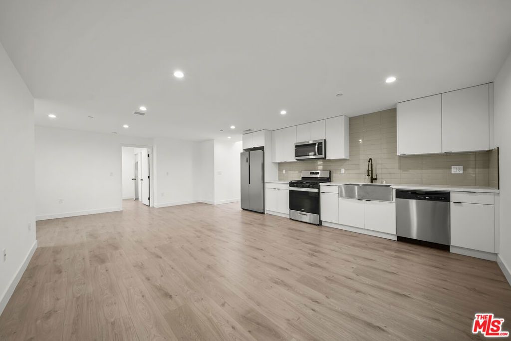 171 S Hoover Street, Los Angeles
