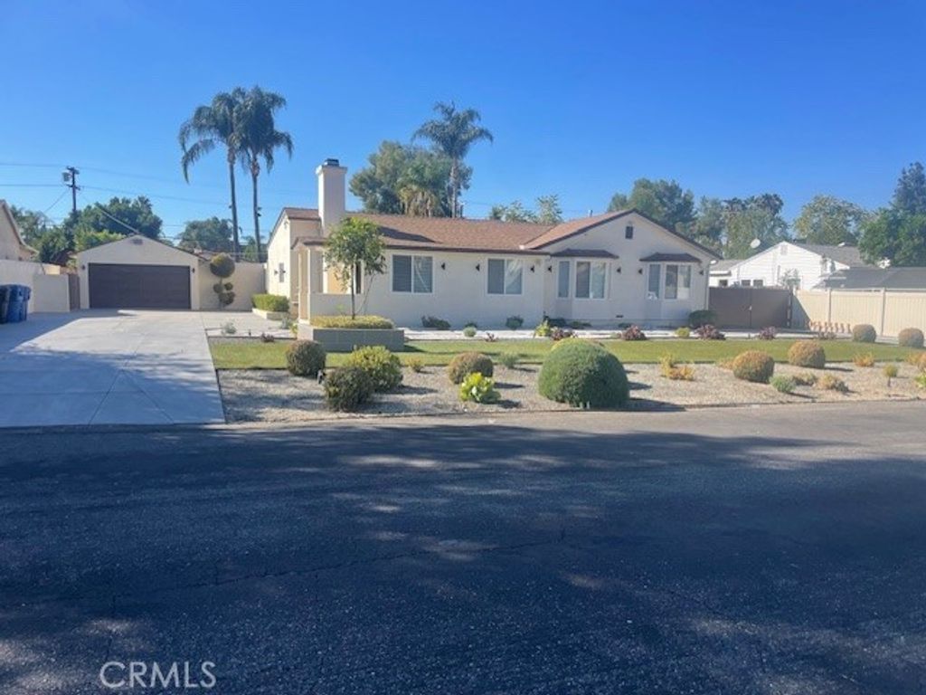 5835 Topeka Drive, Tarzana