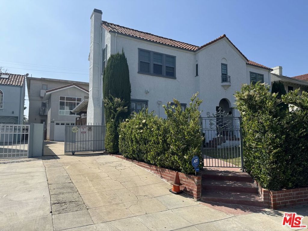 821 Lorraine Boulevard, Los Angeles