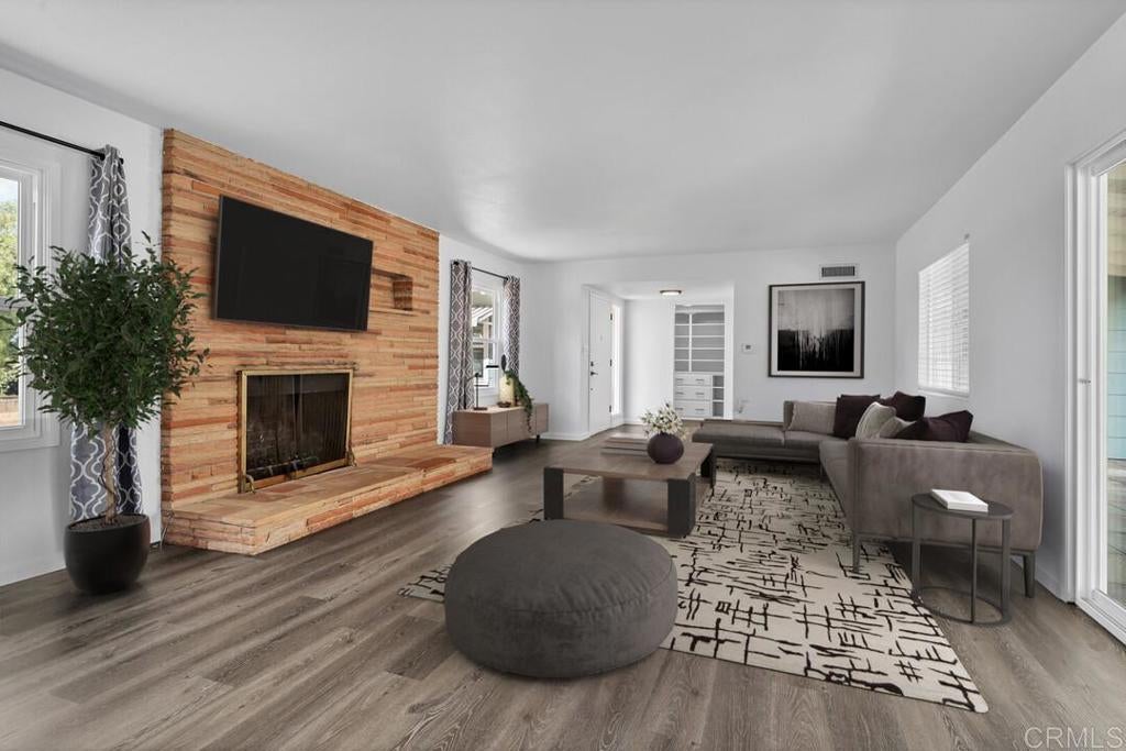 Photo of Listing #PTP2405809