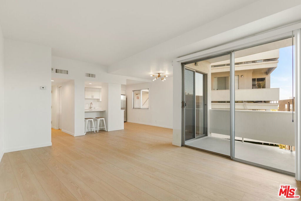 Photo of Listing #24456099