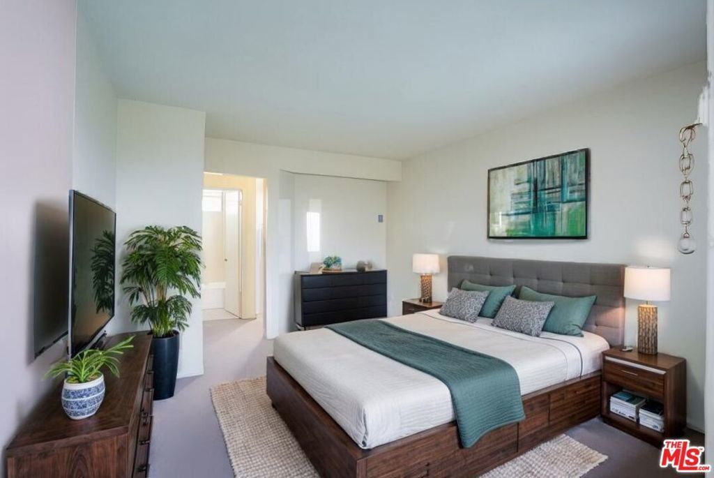 571 Fairview Avenue # 17, Los Angeles