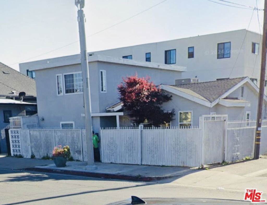 3791 S Normandie Avenue, Los Angeles