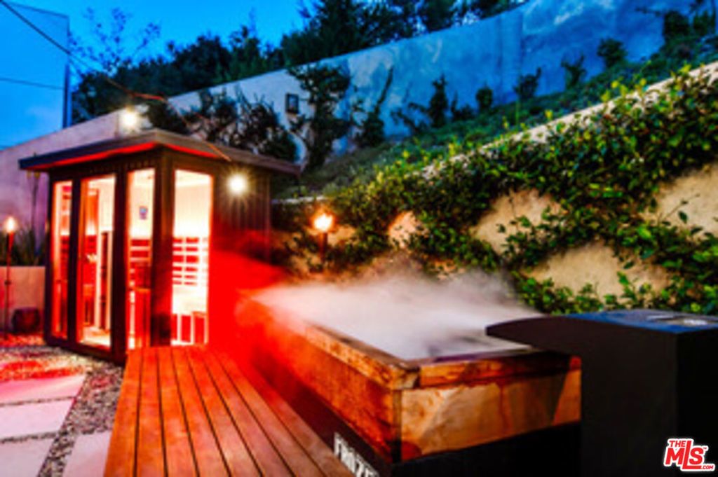 4969 Llano Drive, Woodland Hills