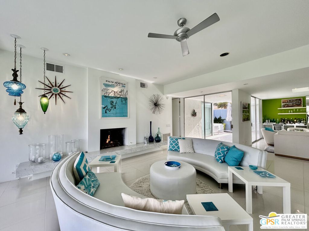 16 Lakeview Circle, Palm Springs
