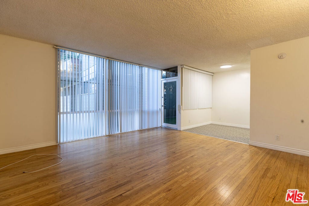 Photo of Listing #25479693