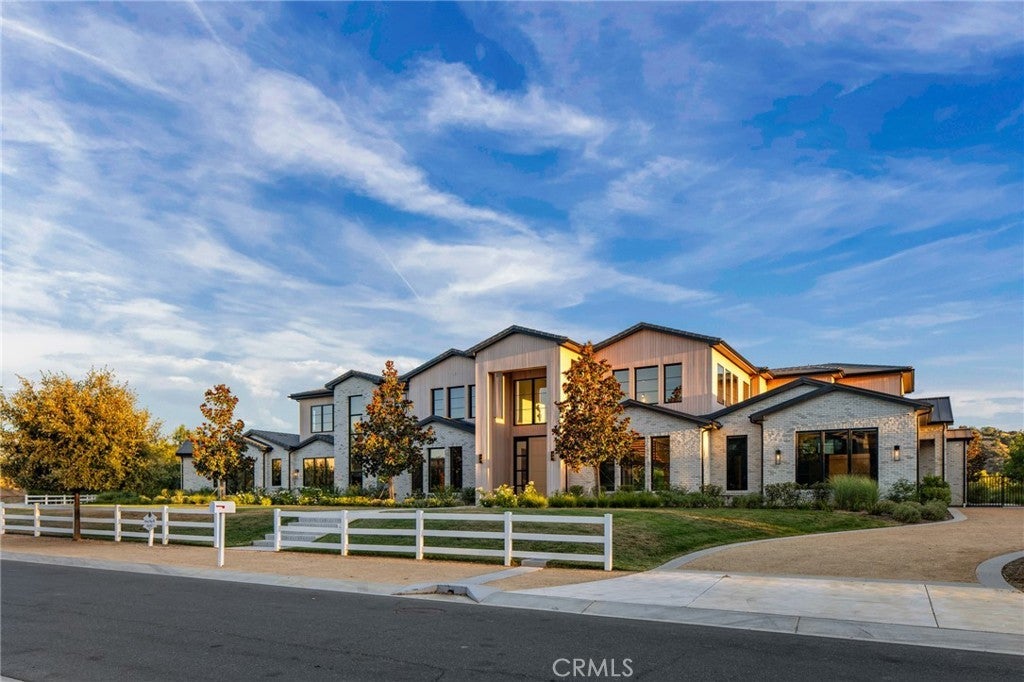 Photo of Listing #SR25007297