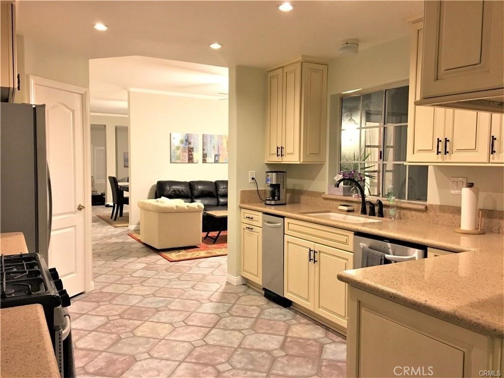 Photo of Listing #OC25009308