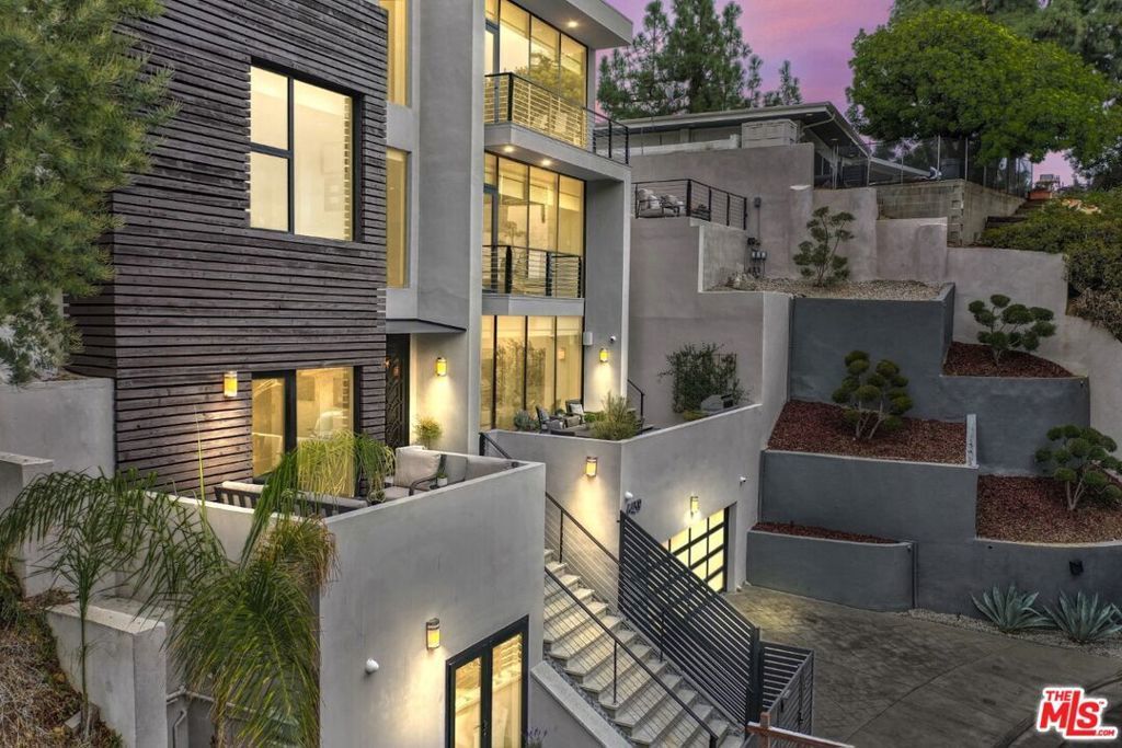 6459 Rodgerton Drive, Los Angeles