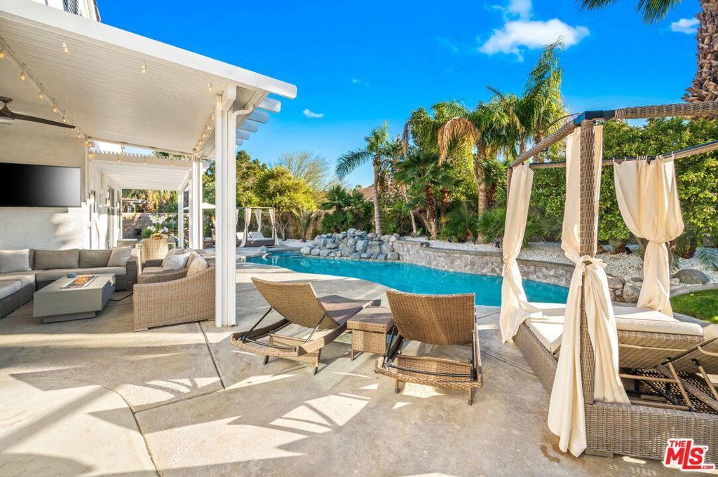 1083 E Circulo San Sorrento Road, Palm Springs
