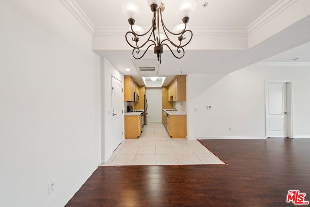 3328 S. Oakhurst Ave. # 205, Los Angeles