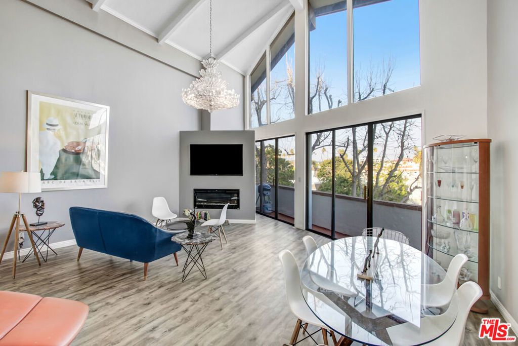 831 S Gretna Green Way # 302, Los Angeles