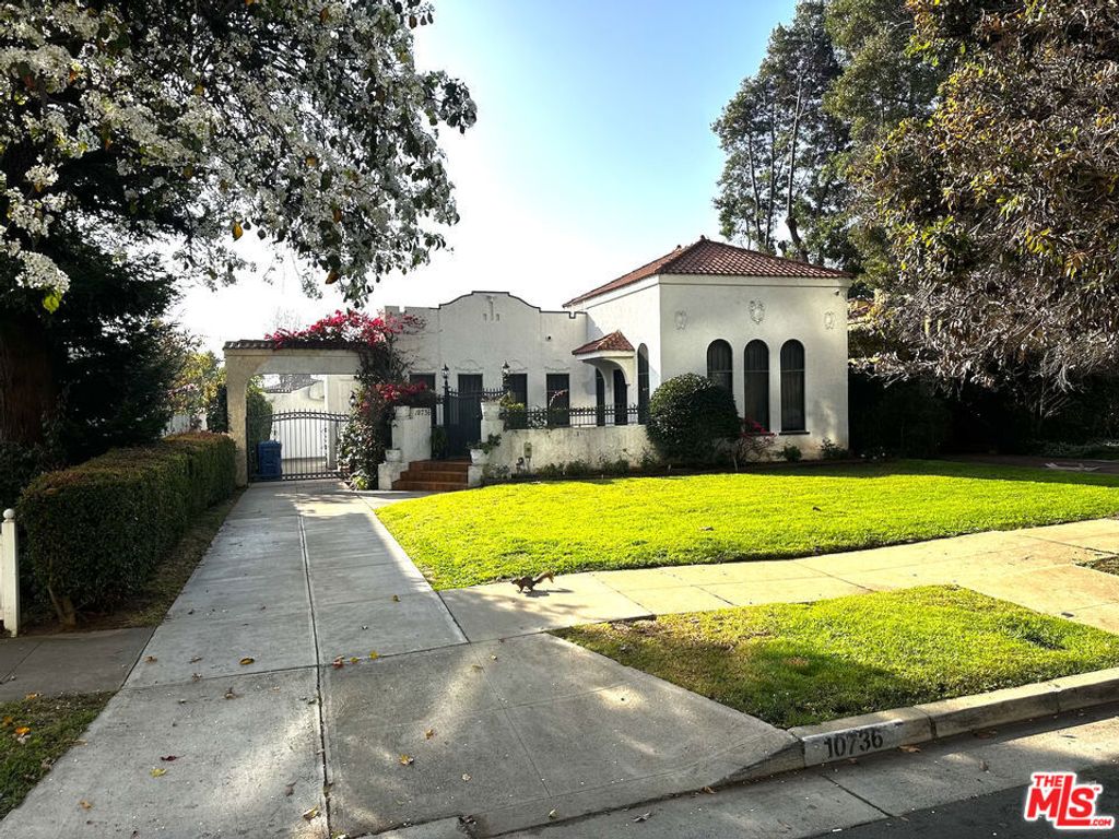 10736 Ashton Avenue, Los Angeles