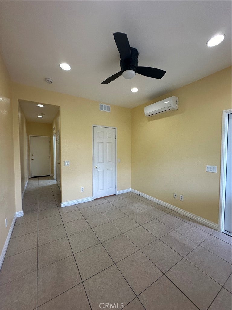 Photo of Listing #IV25027923