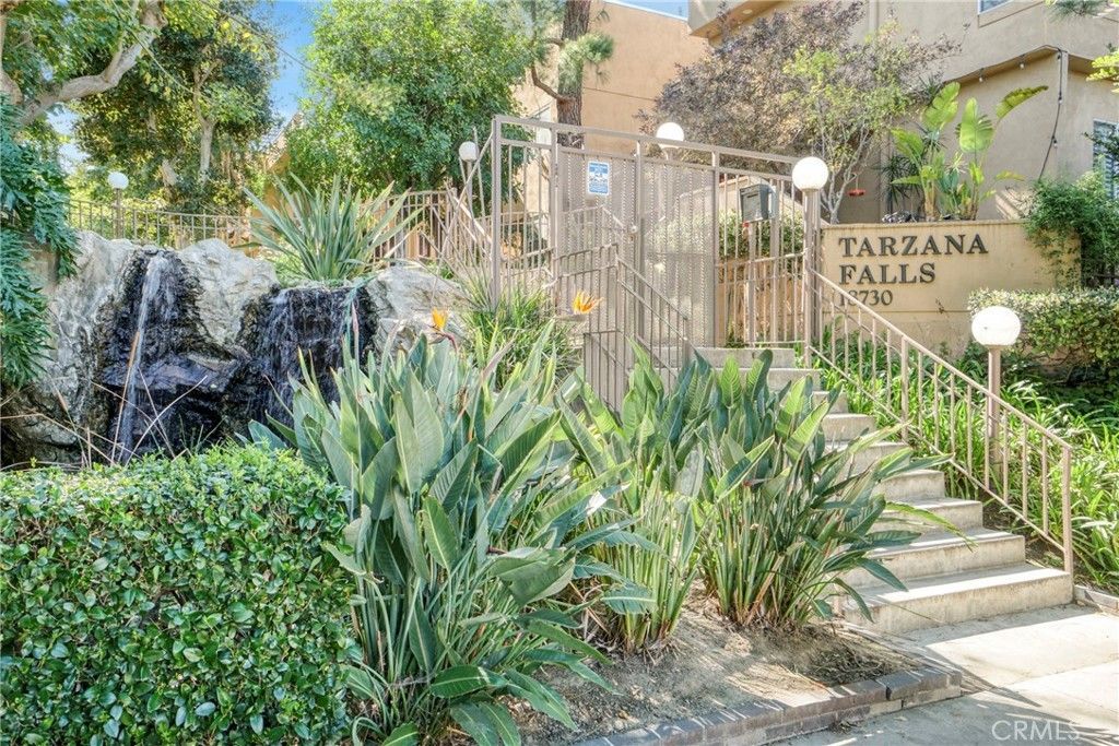 18730 Hatteras Street # 49, Tarzana