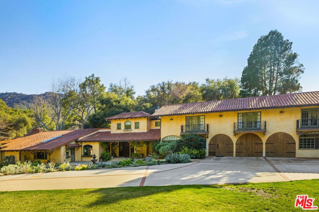 821 Camino Colibri, Calabasas
