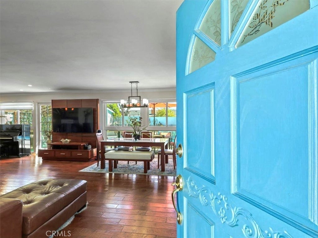 Photo of Listing #SR25056383