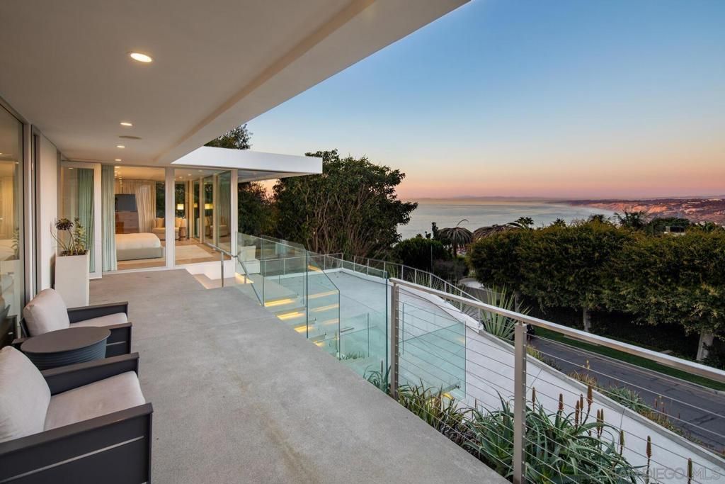 7502 Hillside Dr, La Jolla