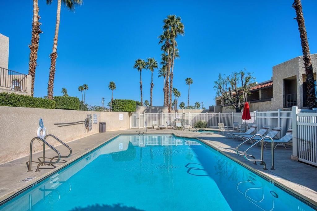 200 E Racquet Club Road # 68, Palm Springs
