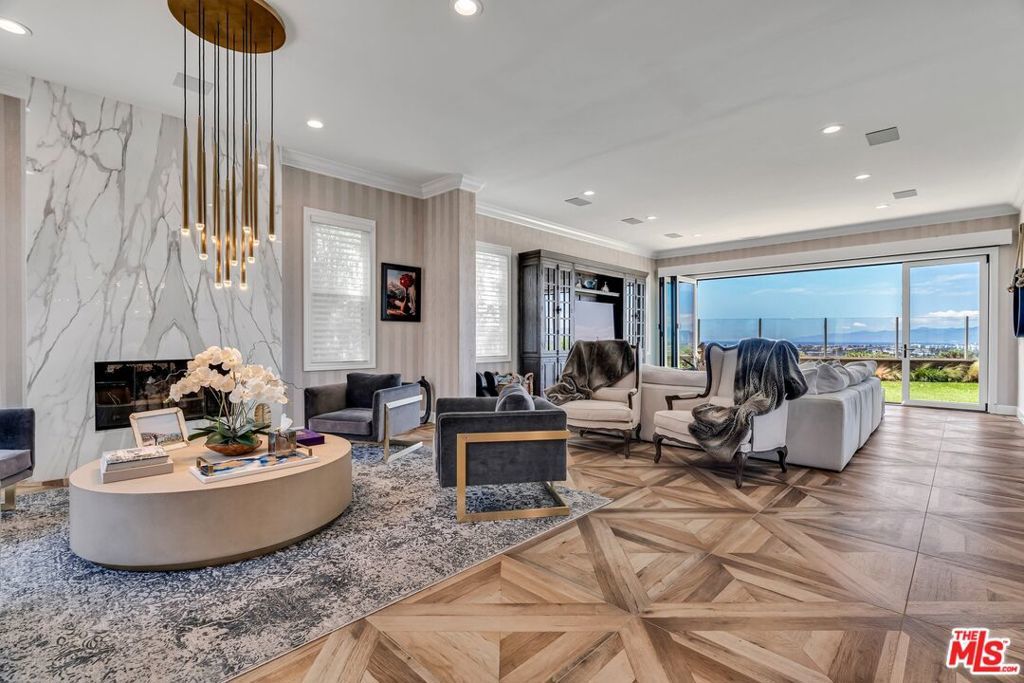 Photo of Listing #25527545