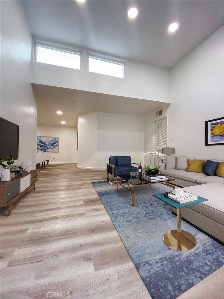 Photo of Listing #SR25092876