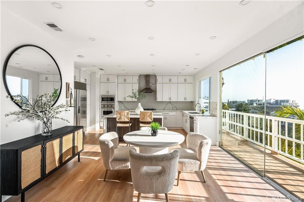 Photo of Listing #SR25101584