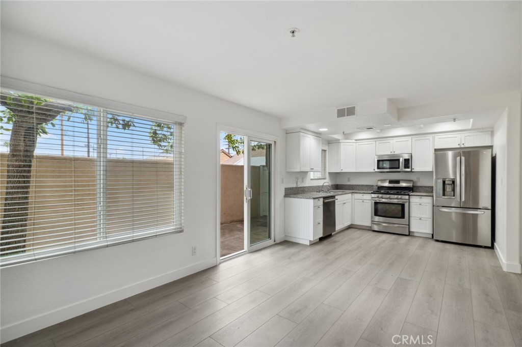 2233 Fairview Road # H, Costa Mesa Property Listing: MLS® #NP25128906