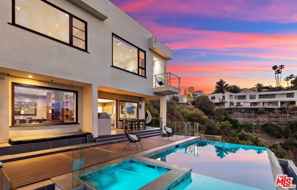 1018 Stradella Road, Los Angeles