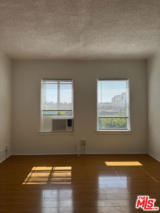 Photo of Listing #25554423