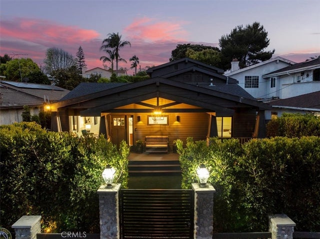 1012 10th Street, Manhattan Beach.