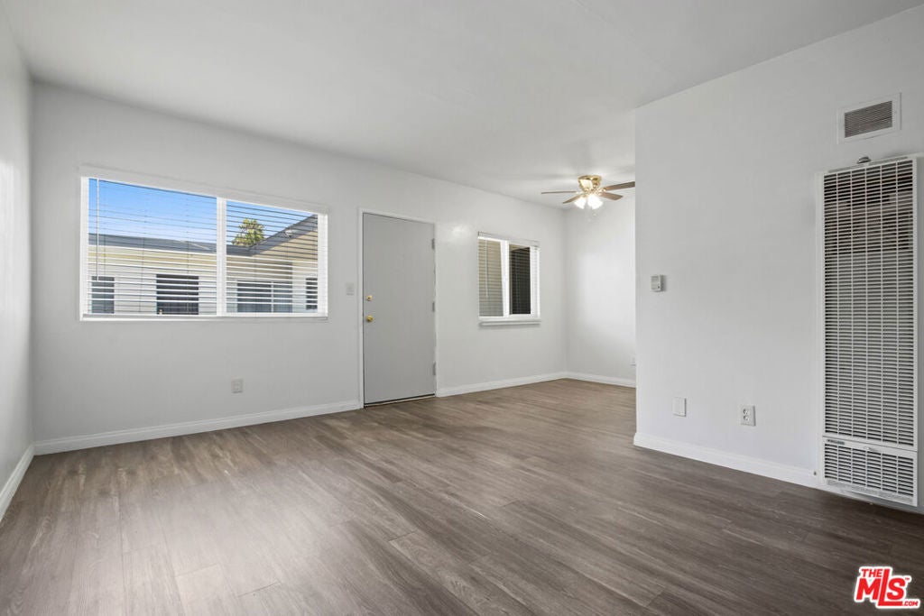 Photo of Listing #25555385