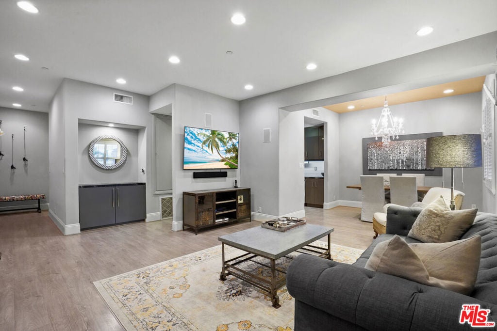 Photo of Listing #25559323