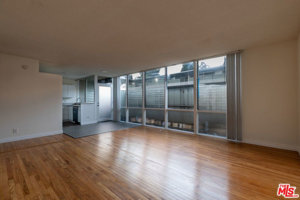 11131 Rose Avenue # 5, Los Angeles