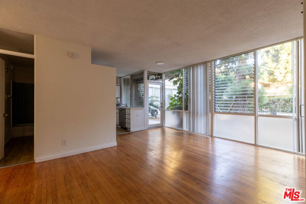 Photo of Listing #25560677