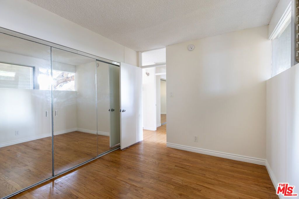 11131 Rose Avenue # 17, Los Angeles