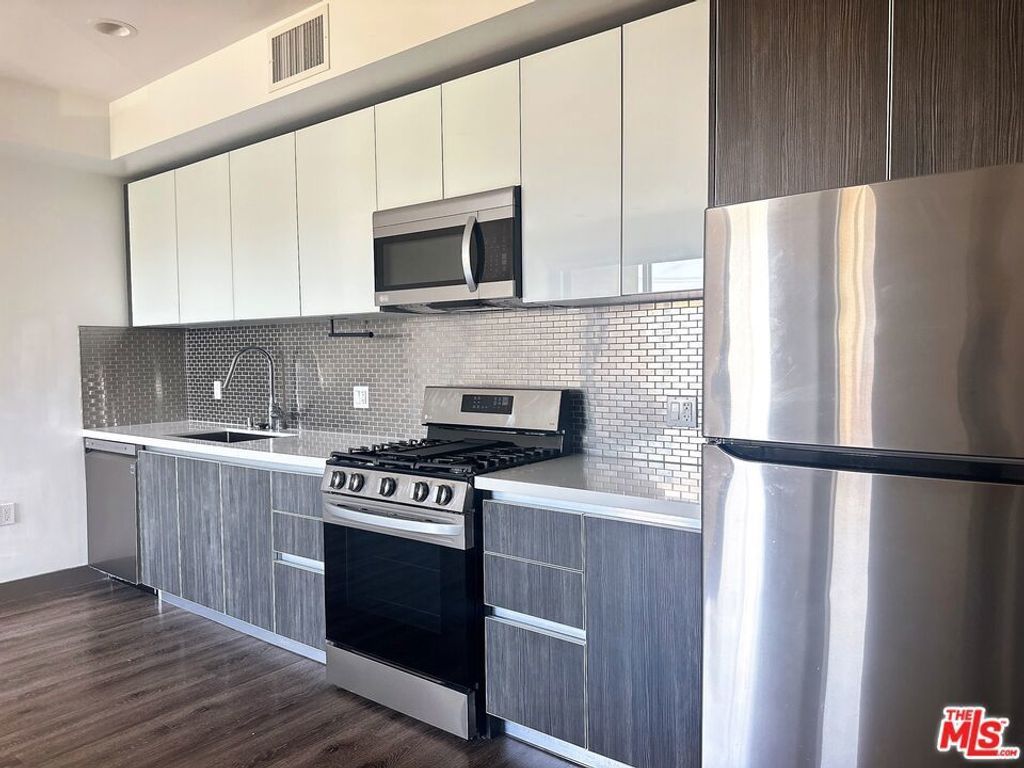 552 N Hobart Boulevard # 316, Los Angeles