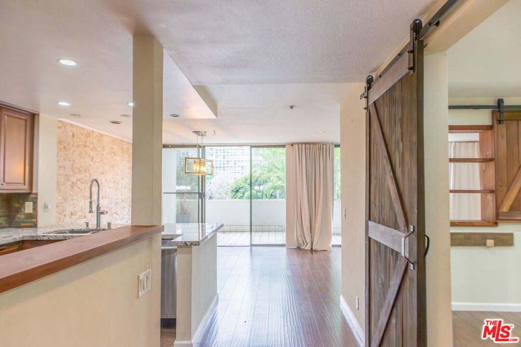 Photo of Listing #25564639