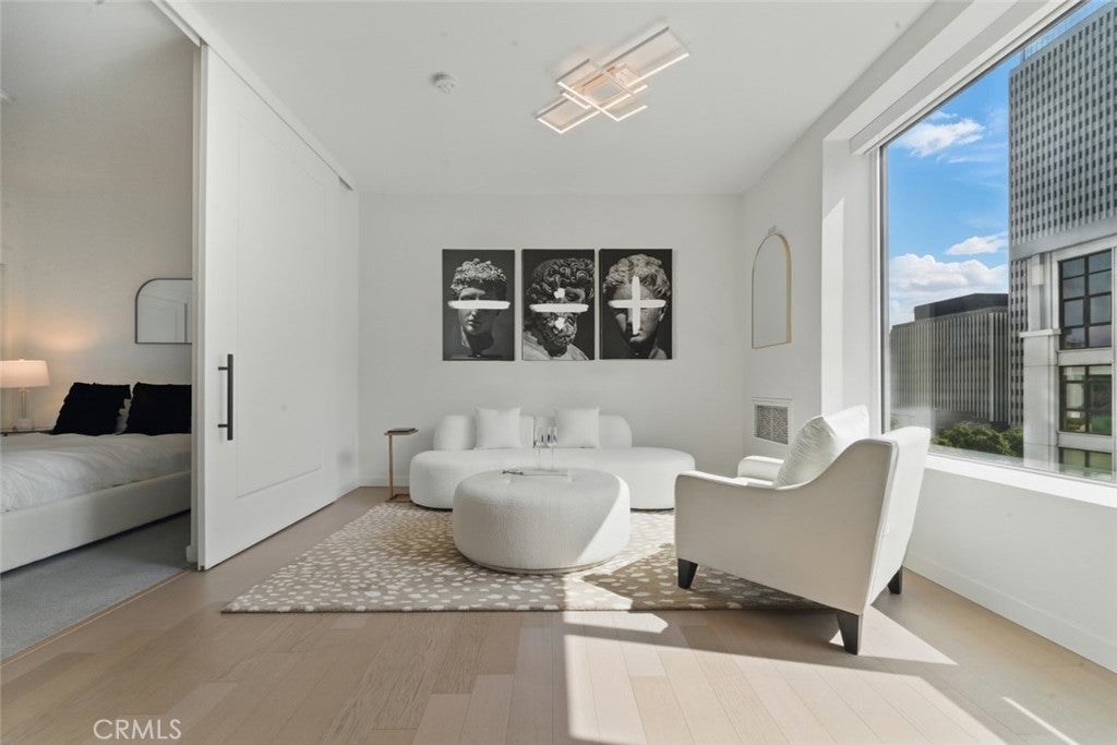 Photo of Listing #DW25159489