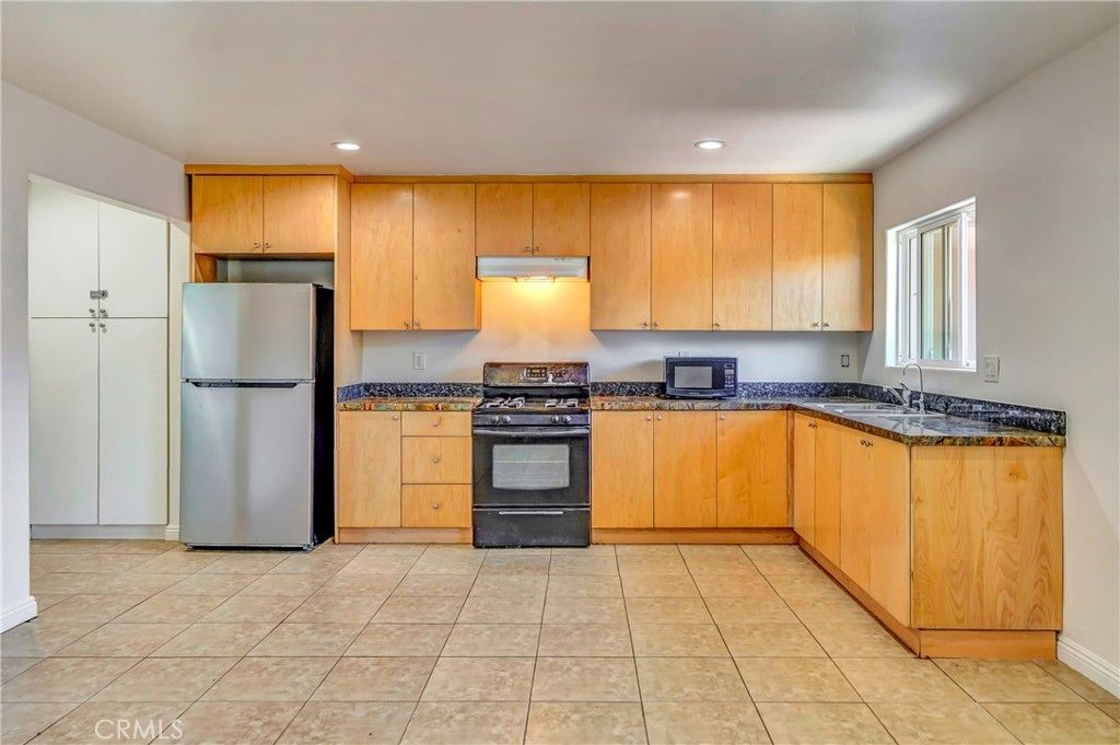 6735 Elmer Avenue # 19, North Hollywood