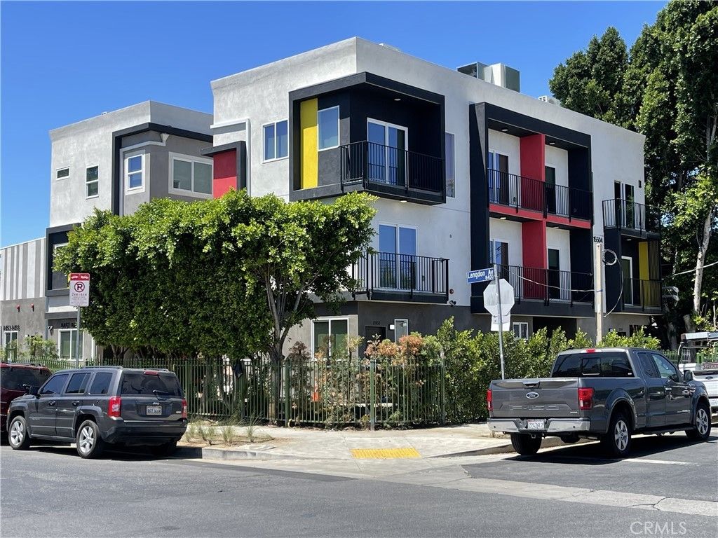 8457 Langdon, North Hills
