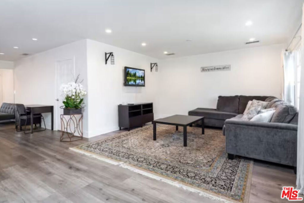 Photo of Listing #25567783