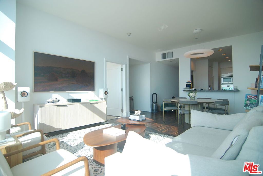 Photo of Listing #25568175