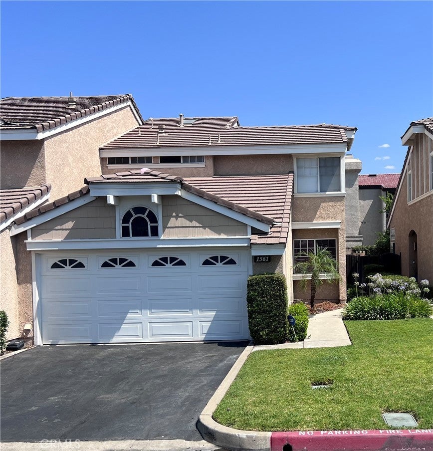 Photo of Listing #IV25161636