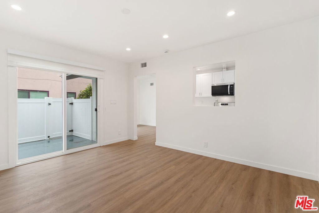 Photo of Listing #25569443