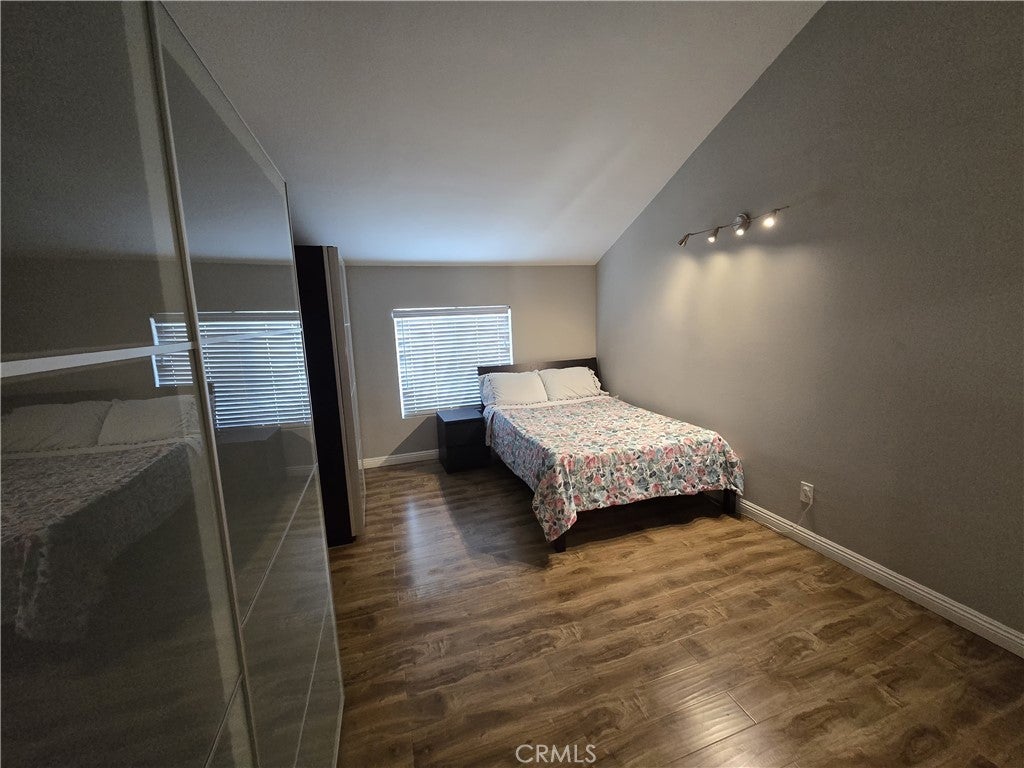 Photo of Listing #IV25169129