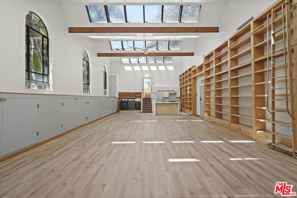 Photo of Listing #25570923