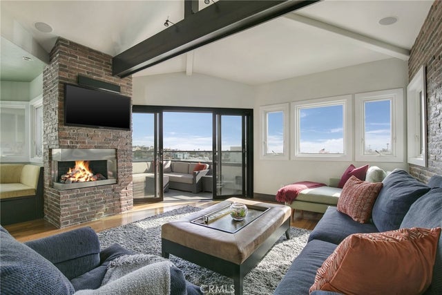 405 15th Street, Manhattan Beach.