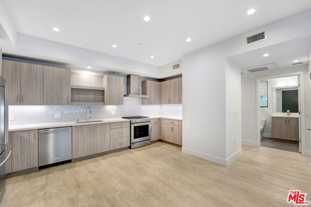 Photo of Listing #25572663